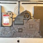 Oczyszczony i gotowy do złożenia komputer iMAC