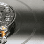 Dysk twardy stuka. Zapiła powierzchni magnetycznej talerza dysku.