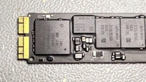 Odzyskiwanie danych z dysku SSD z interfejsem PCIe M.2 NVMe-AHCI Apple Macbook