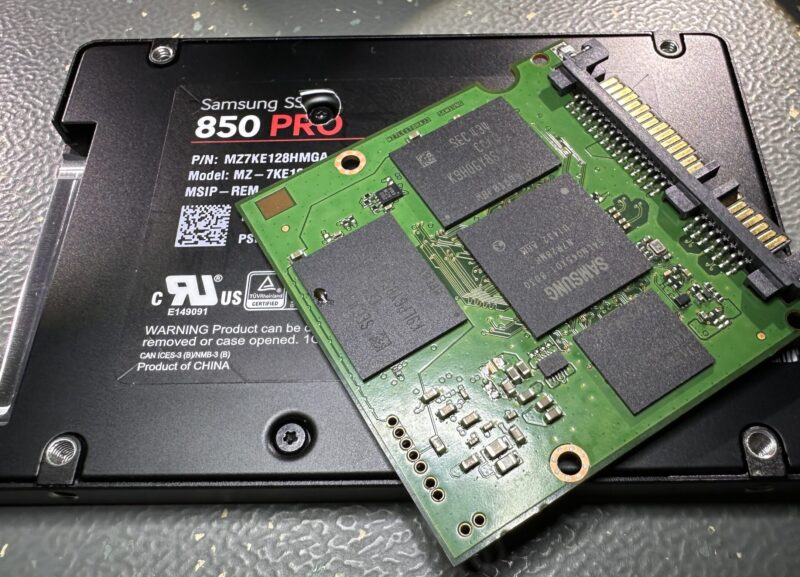 Odzyskiwanie danych z uszkodzonego dysku SSD