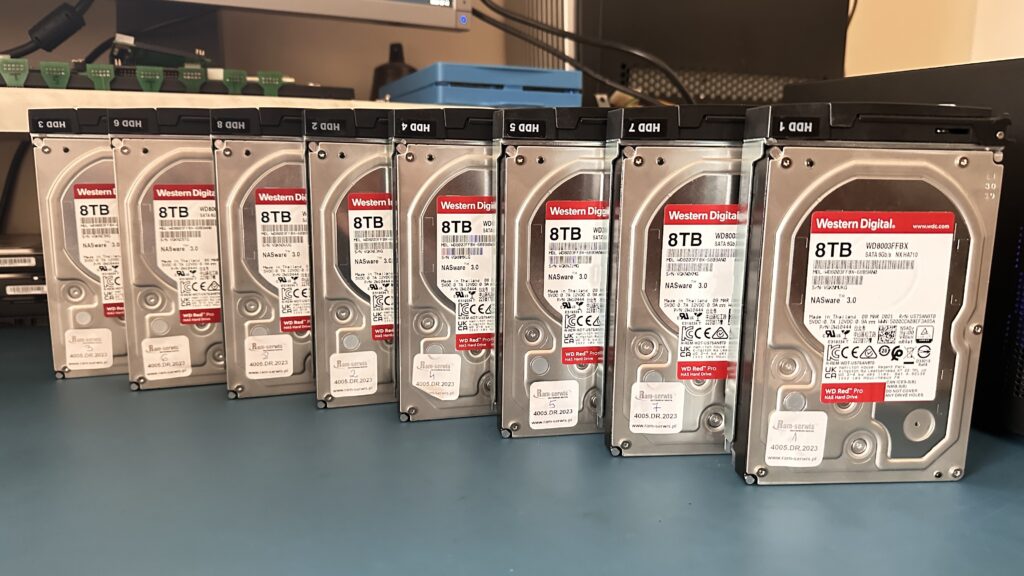 Dyski WD8003FFBX-68B9AN0 pracujące w macierzy RAID 8x8TB