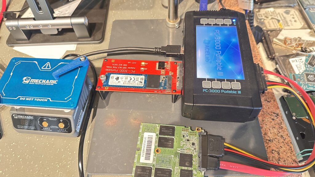 Praca na PC-3000 Portable III. Po podłączeniu nośnik nie pracował w spos&oacute;b umożliwiający bezpośredni dostęp do danych. Problem dotyczył przede wszystkim poprawnej identyfikacji