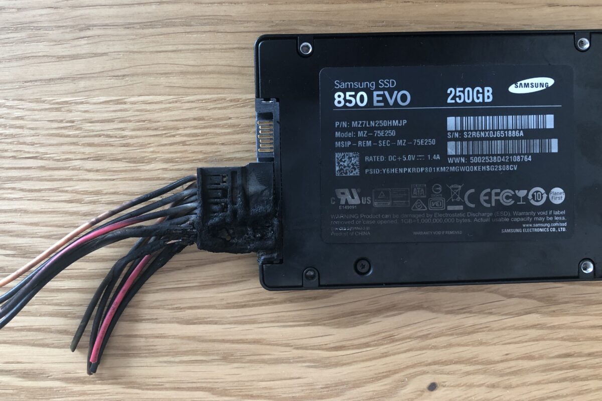 Spalony Samsung SSD 850 EVO 250 GB dostarczony do odzyskiwania danych