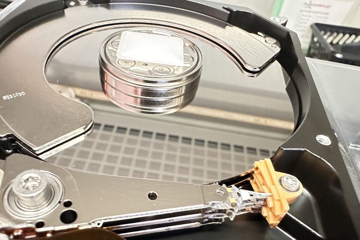 Odzyskanie danych z Seagate ST2000DM001 po wcześniejszych serwisach