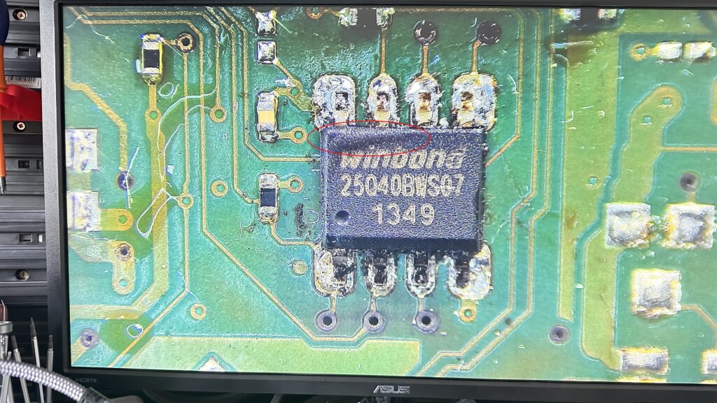 Przegrzany ROM - zdeformowana obudowa SOIC8
